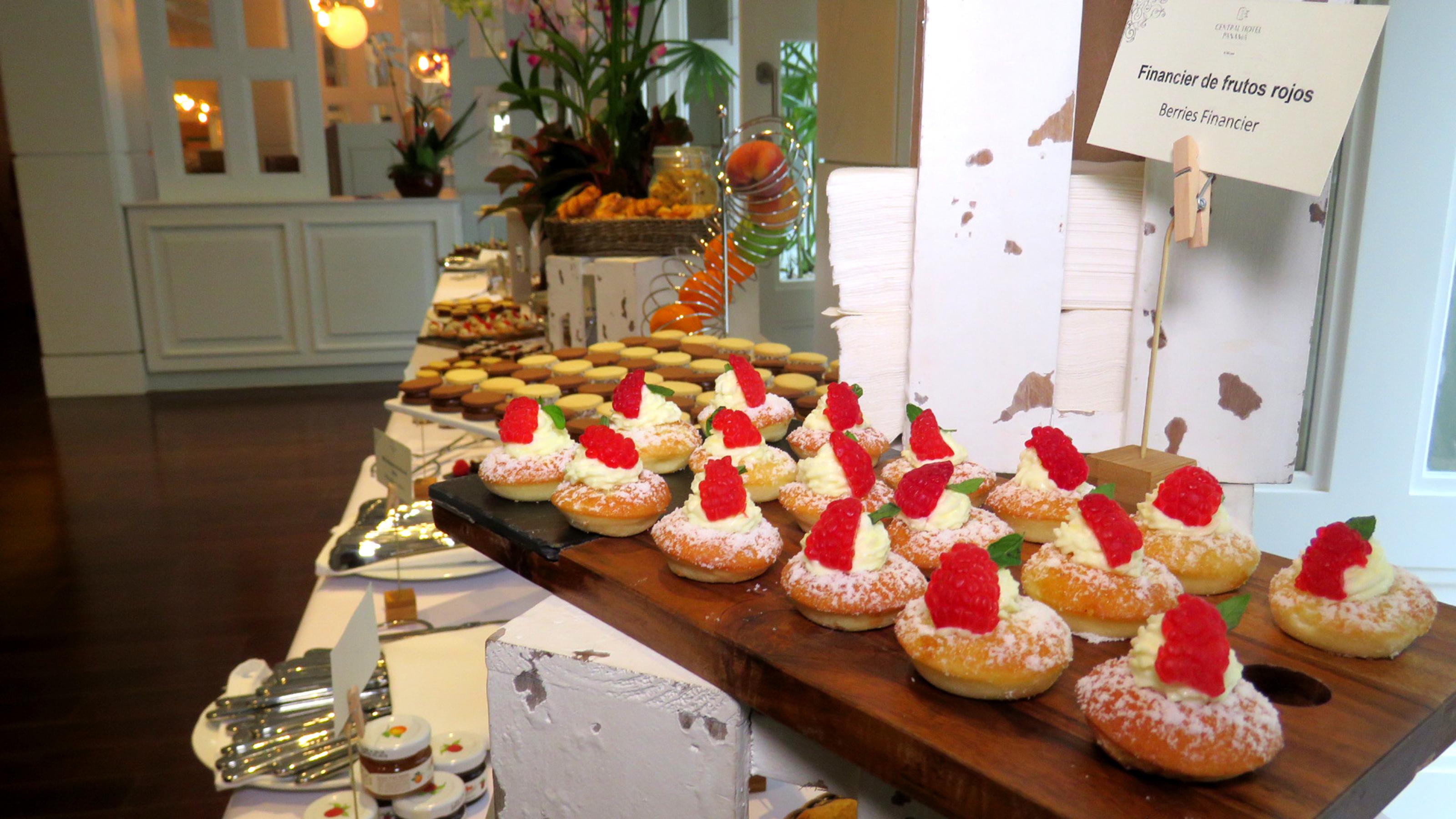 巴拿马中央酒店 巴拿马城 外观 照片 A display of French pastries