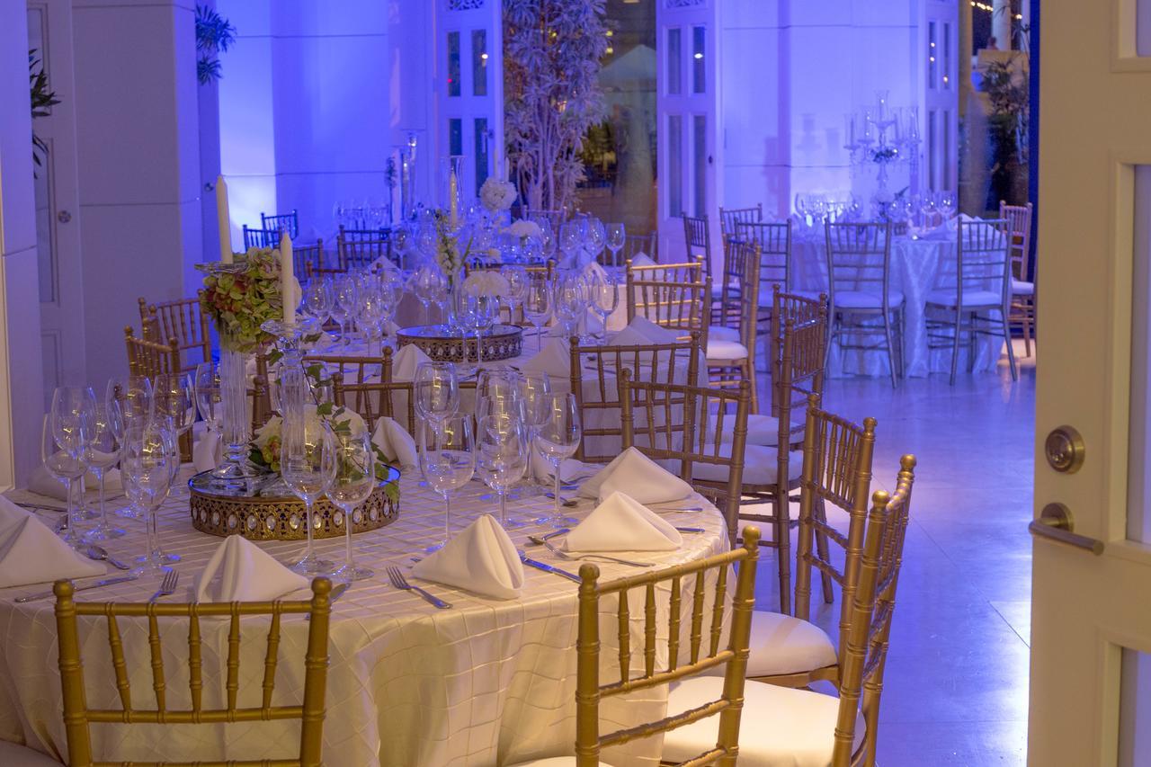 巴拿马中央酒店 巴拿马城 外观 照片 The interior of the ballroom at the 2011 National Philanthropy Day Awards Gala